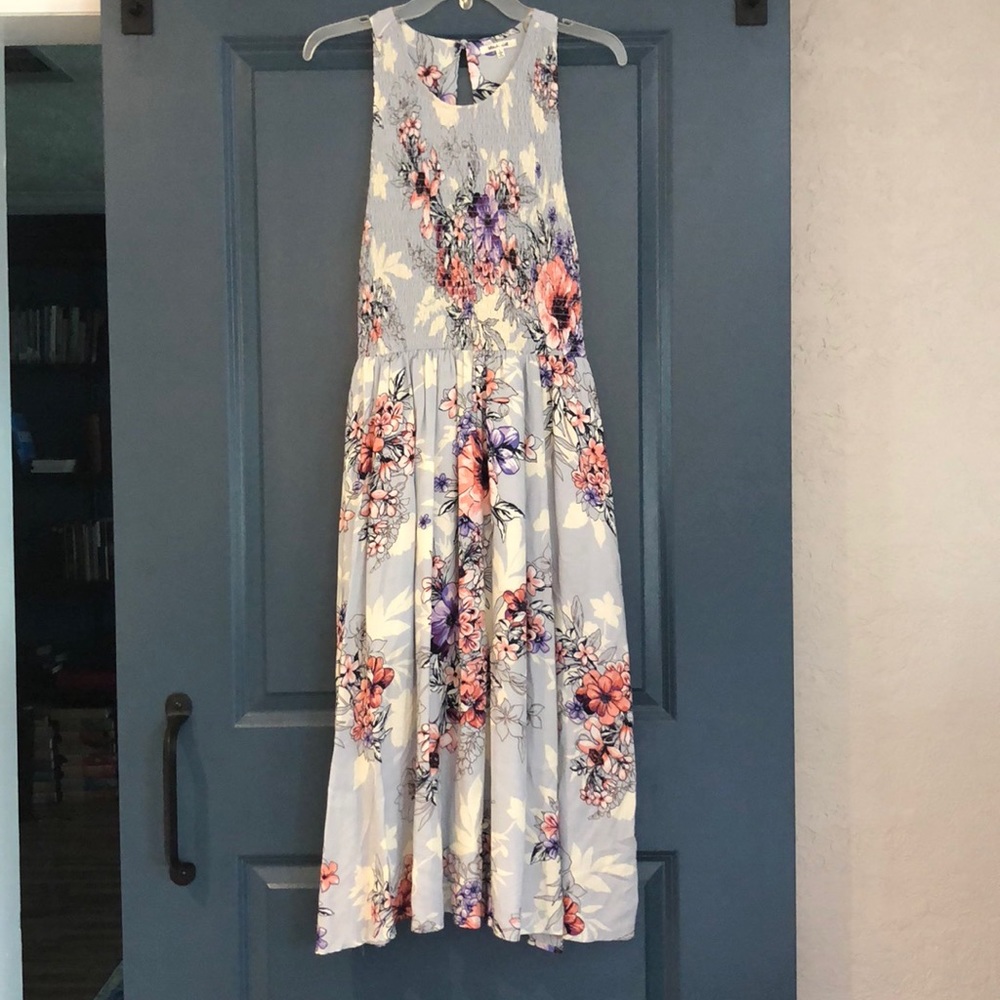 Floral midi Dress w/back cutouts